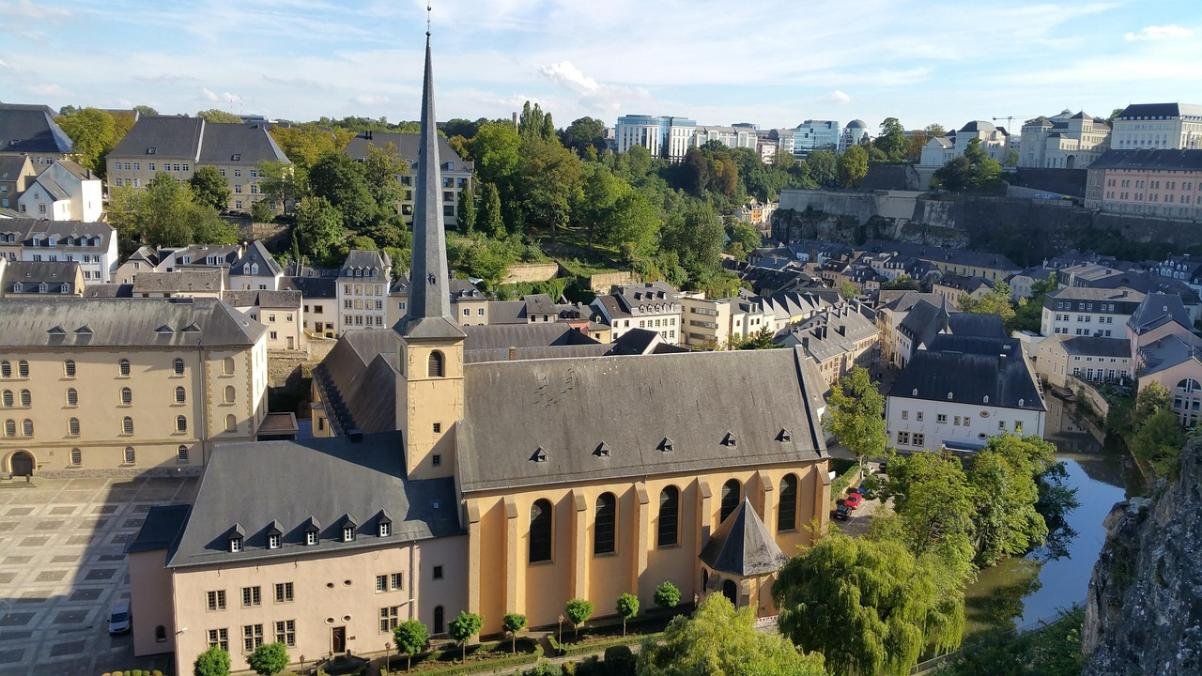 Exploring the Proximity and Connections Between Luxembourg and Italy